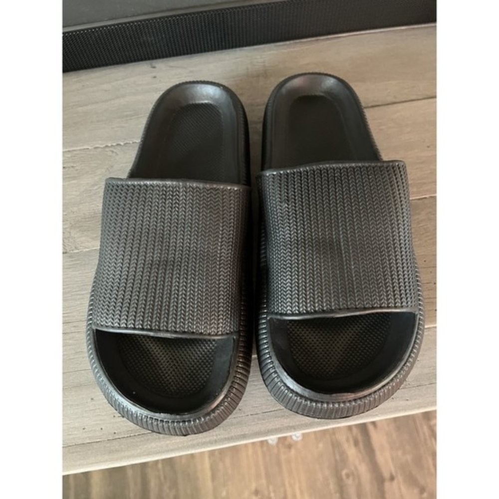 Two pairs of new Eva material cloud slides